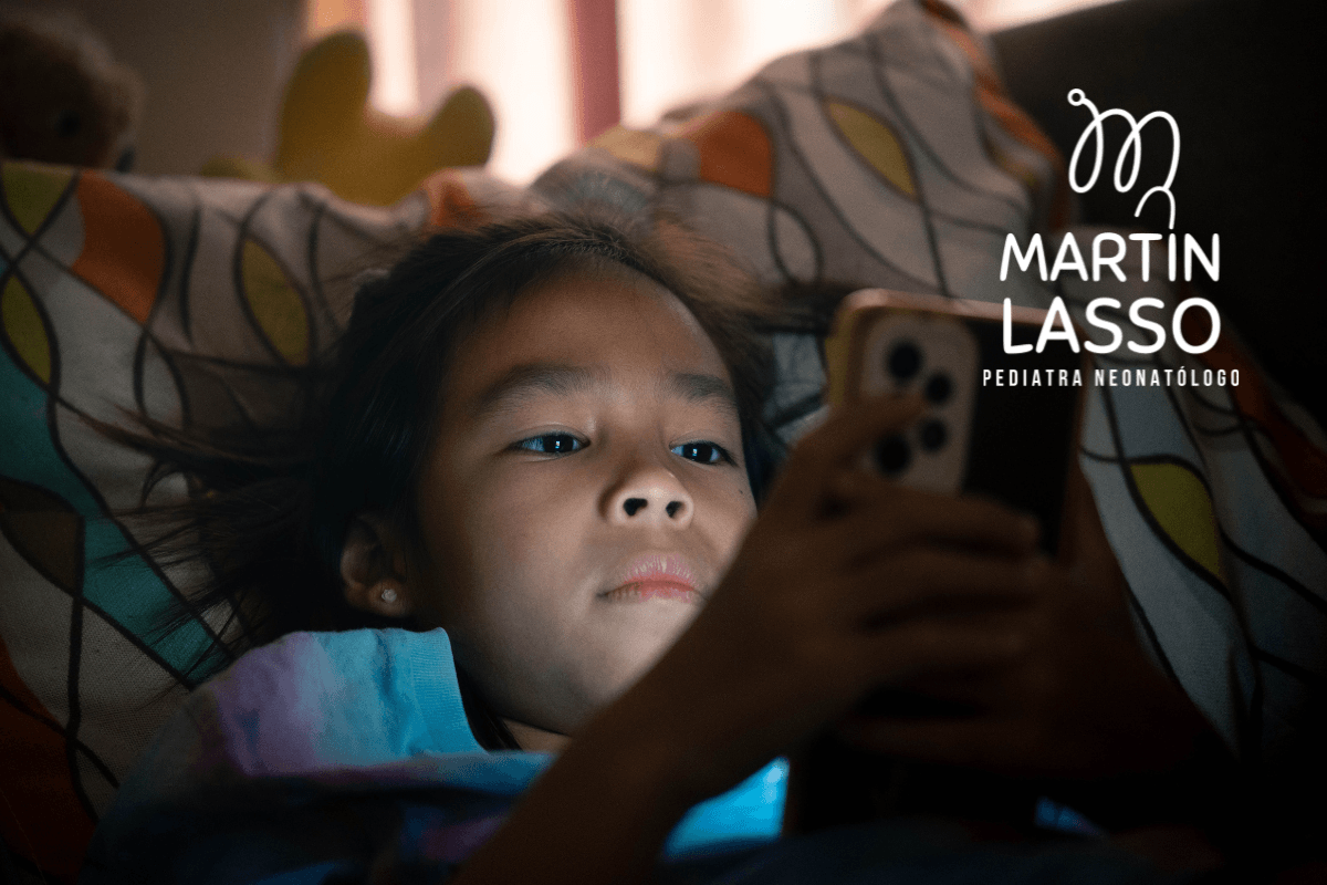 Las Pantallas en la Infancia y la Adolescencia